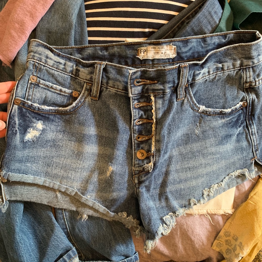 Free people shorts size 26 distressed blue